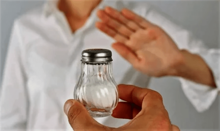 Refuse salt in a diet due to weight loss