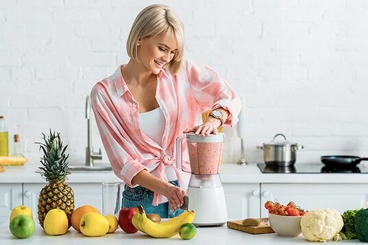 Girl preparing smoothies for weight loss in a blender